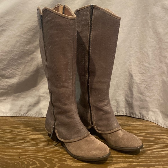 Donald J Pliner Suede Tall Boots Size 8 - Picture 1 of 6